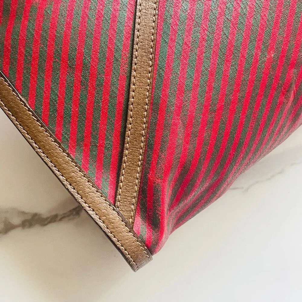 Sale! vintage Gucci clutch as crossbody ❤️💚 - Picture 13 of 16
